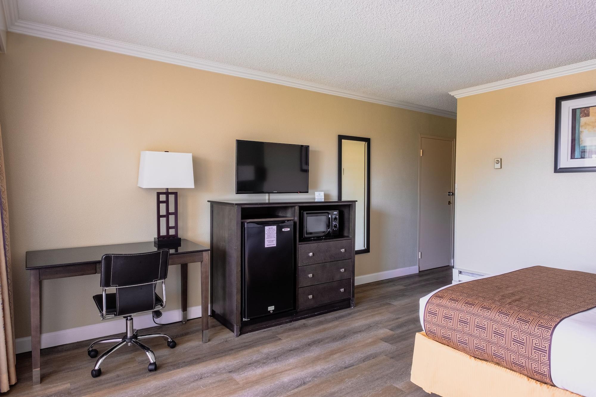 Travelodge By Wyndham Monterey Bay Exterior photo