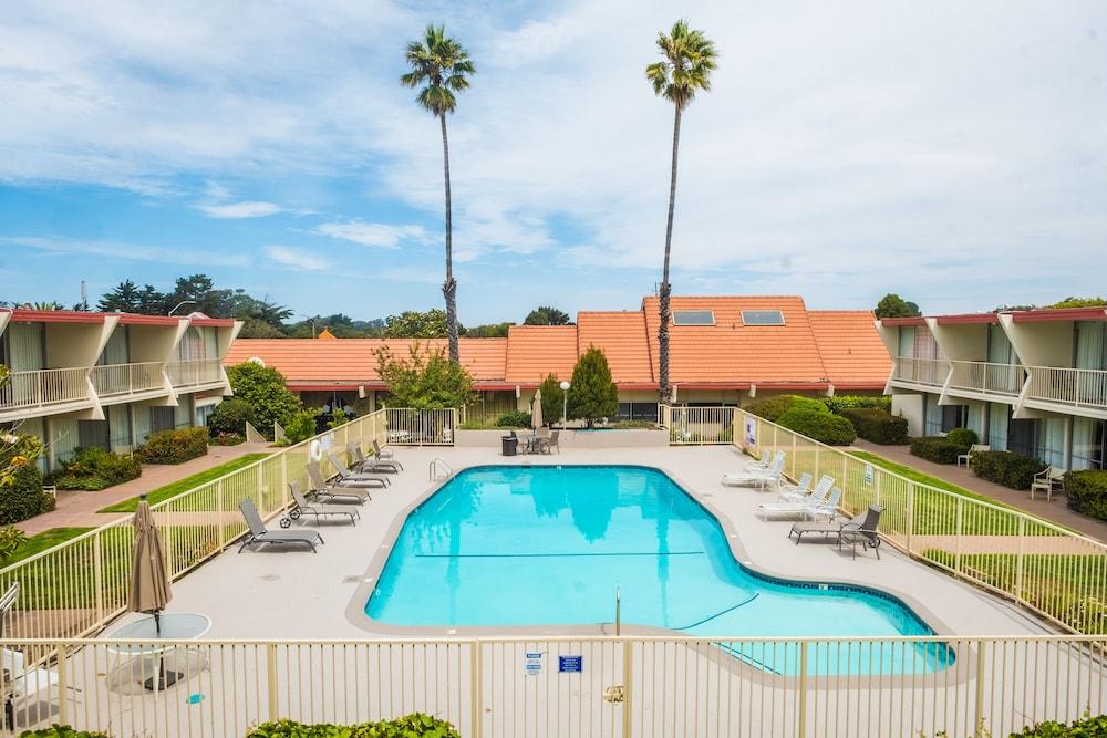Travelodge By Wyndham Monterey Bay Exterior photo