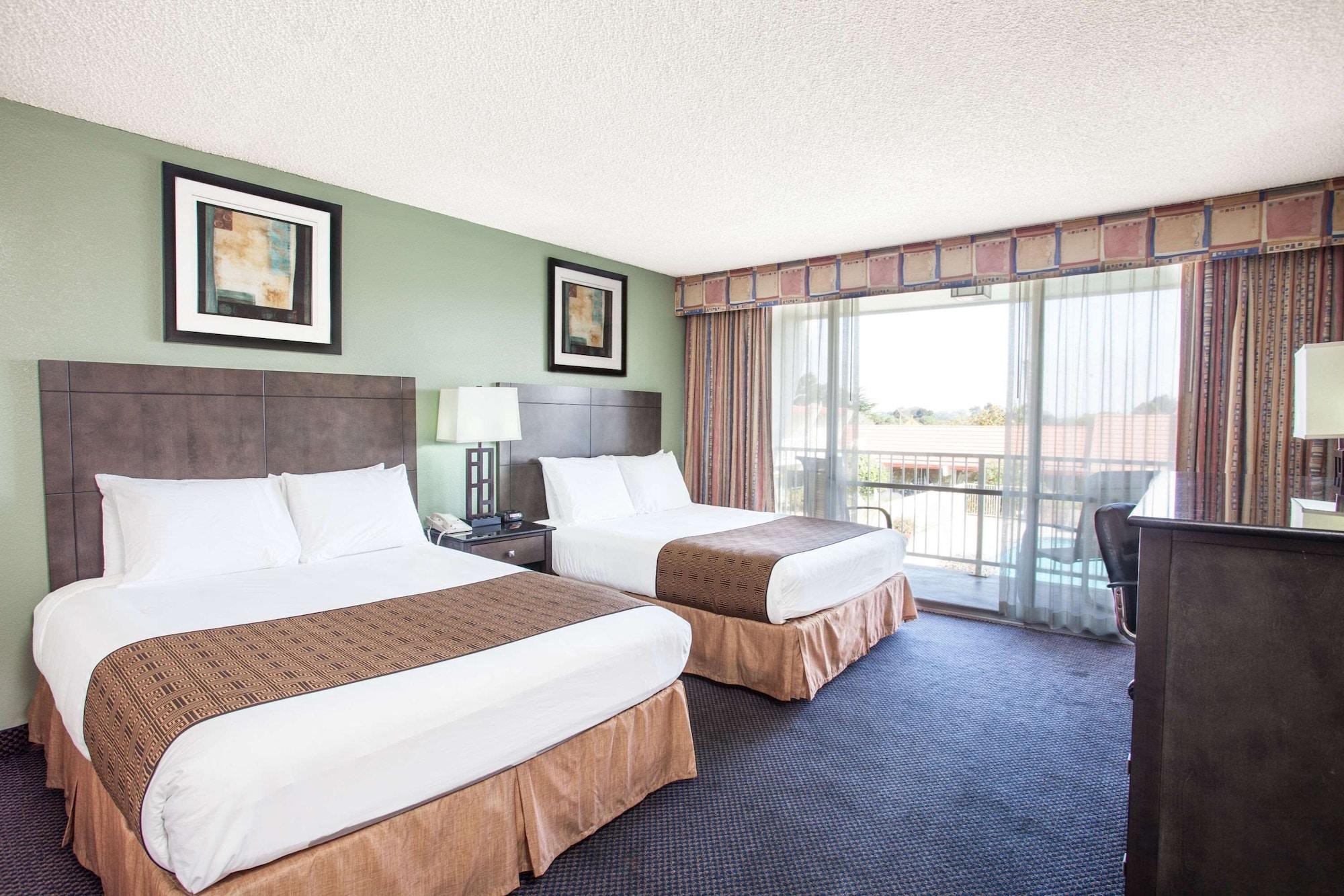 Travelodge By Wyndham Monterey Bay Exterior photo