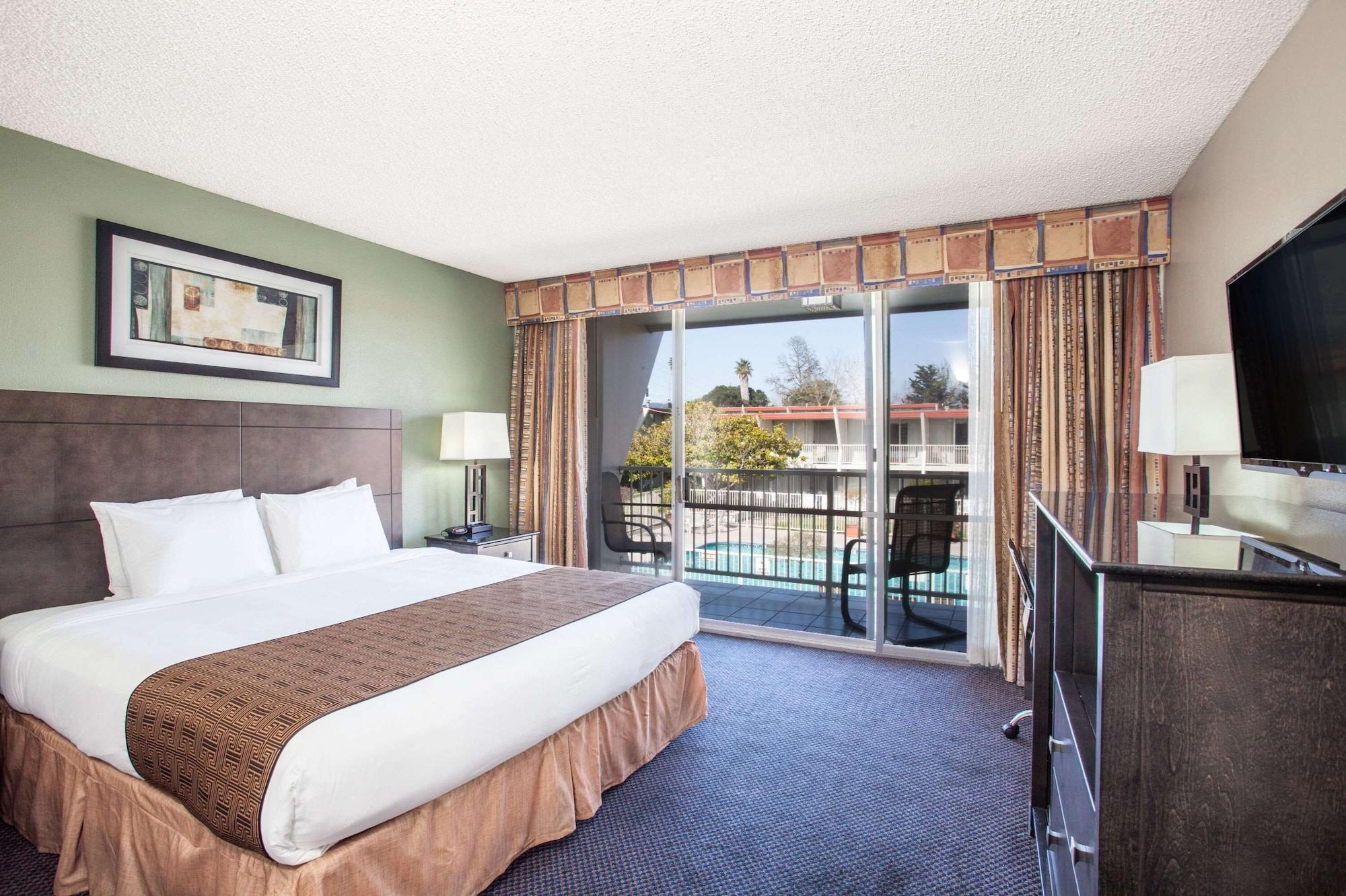 Travelodge By Wyndham Monterey Bay Exterior photo