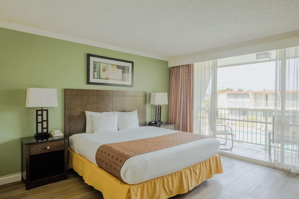 Travelodge By Wyndham Monterey Bay Exterior photo