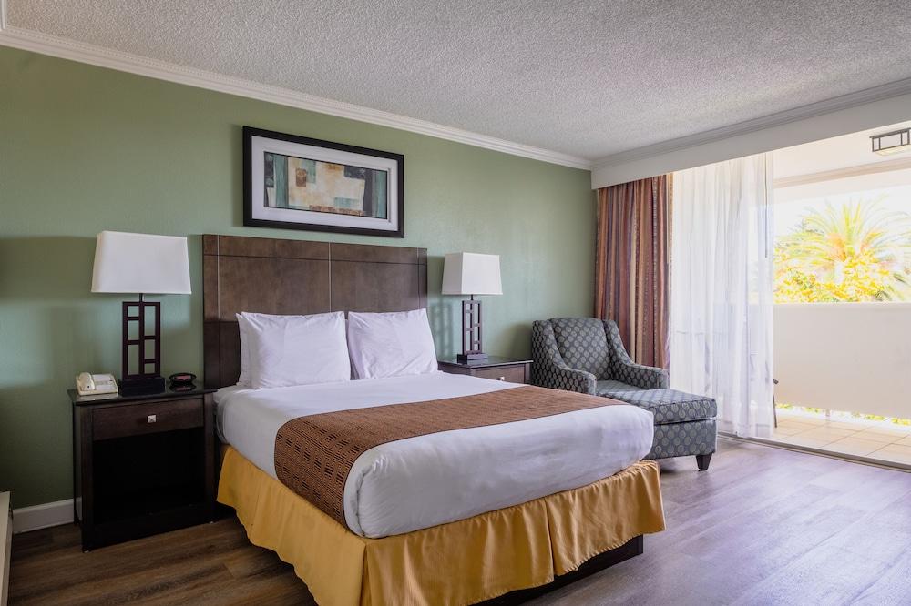 Travelodge By Wyndham Monterey Bay Exterior photo