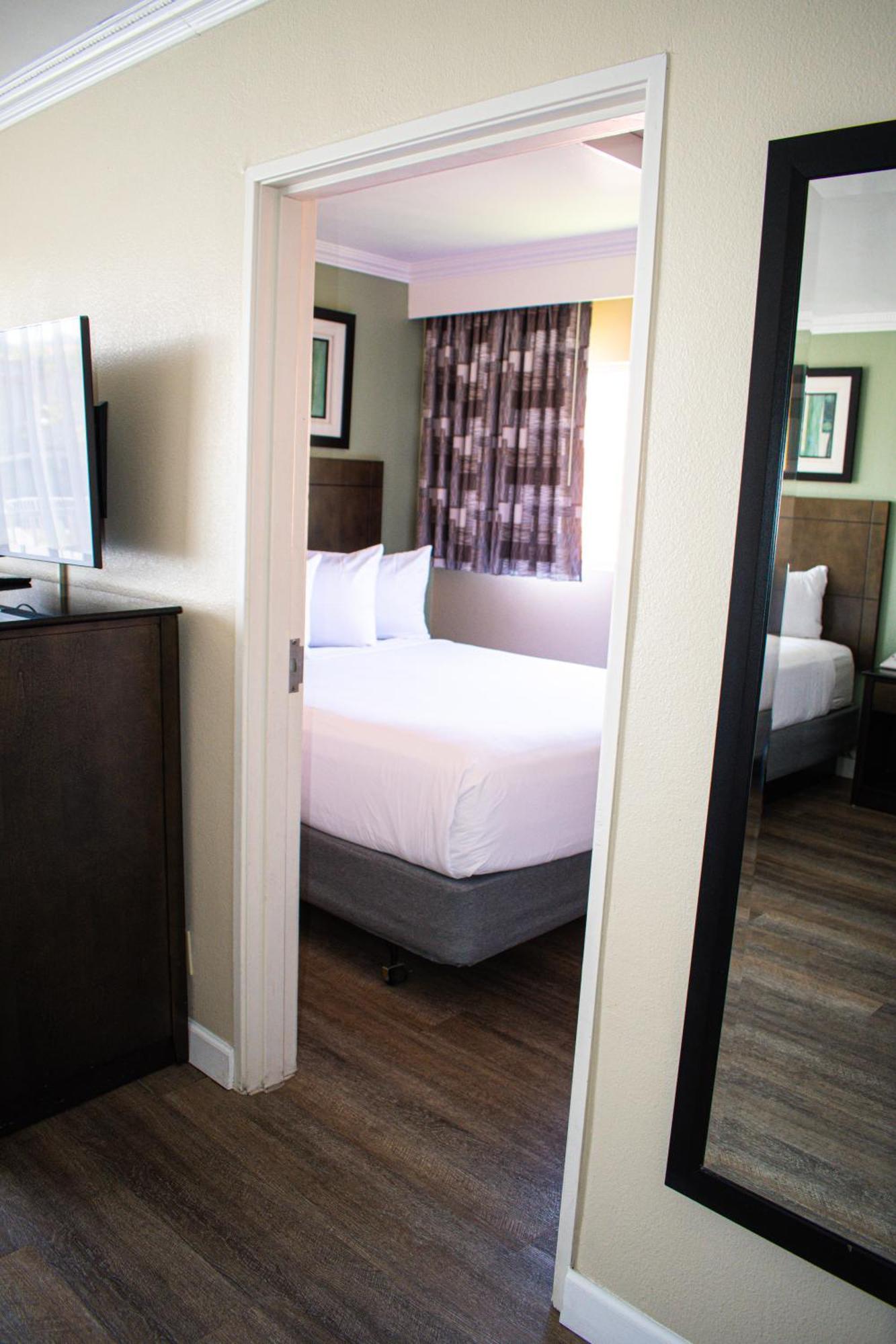 Travelodge By Wyndham Monterey Bay Exterior photo
