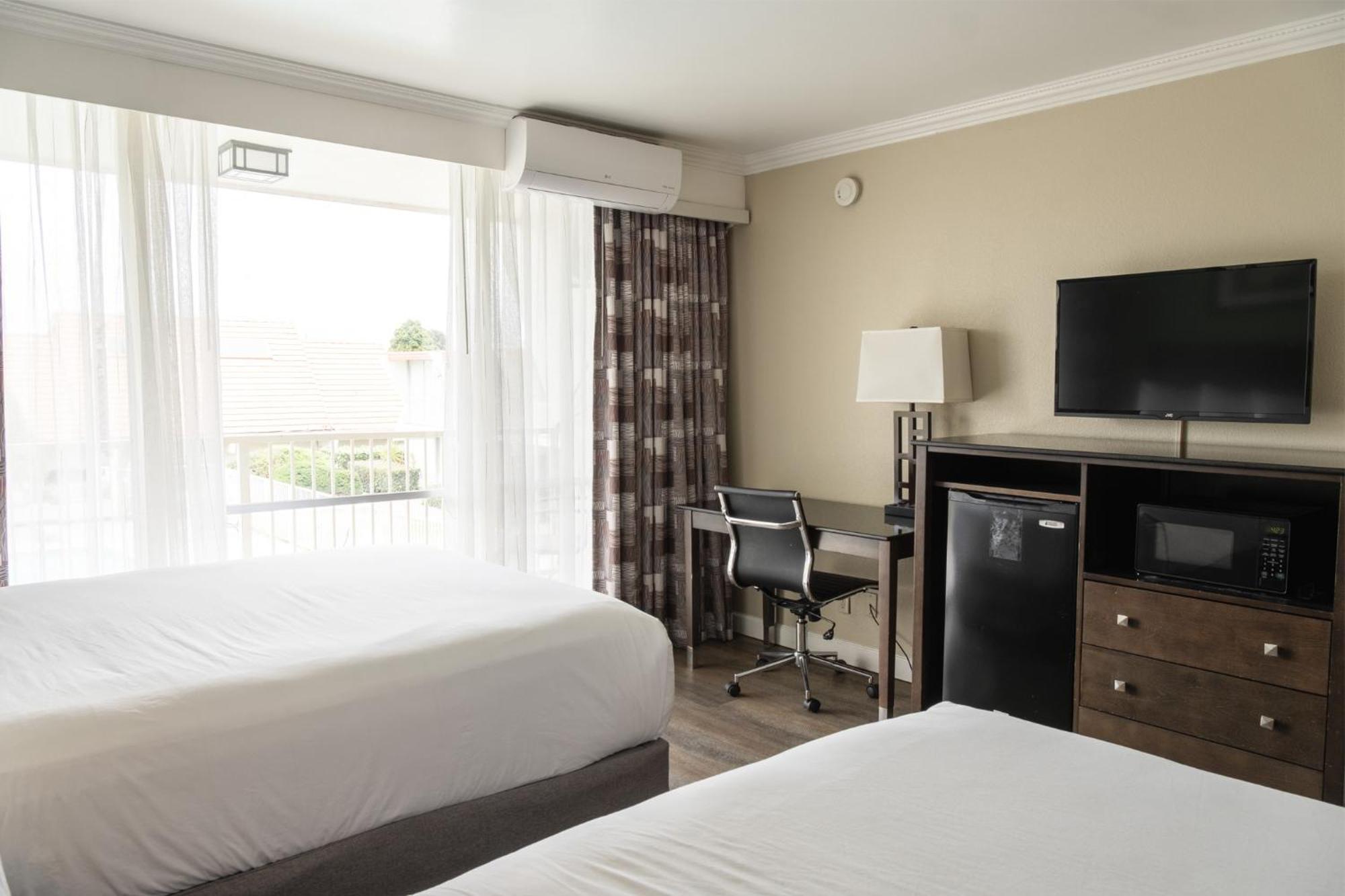 Travelodge By Wyndham Monterey Bay Exterior photo