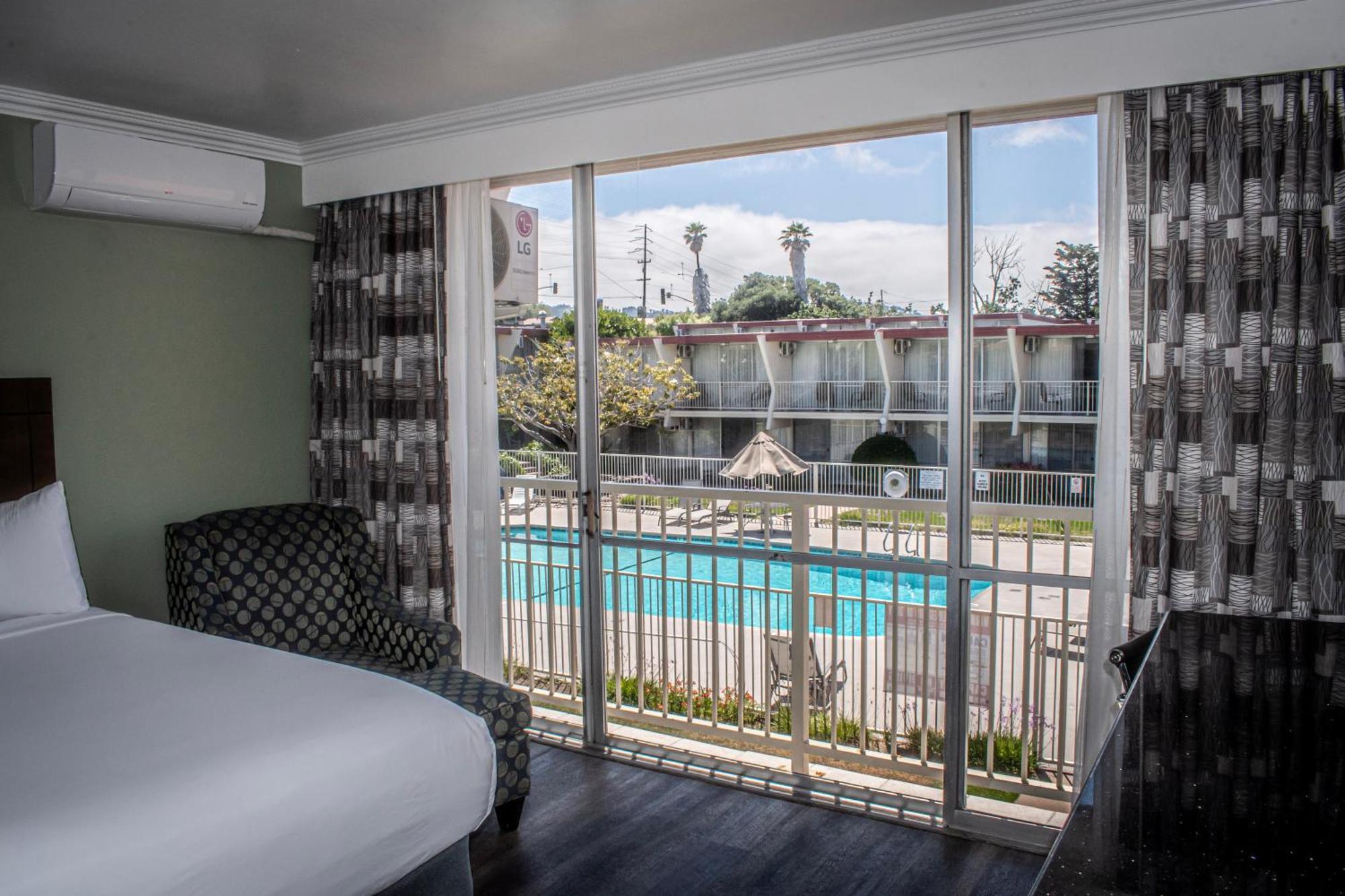 Travelodge By Wyndham Monterey Bay Exterior photo