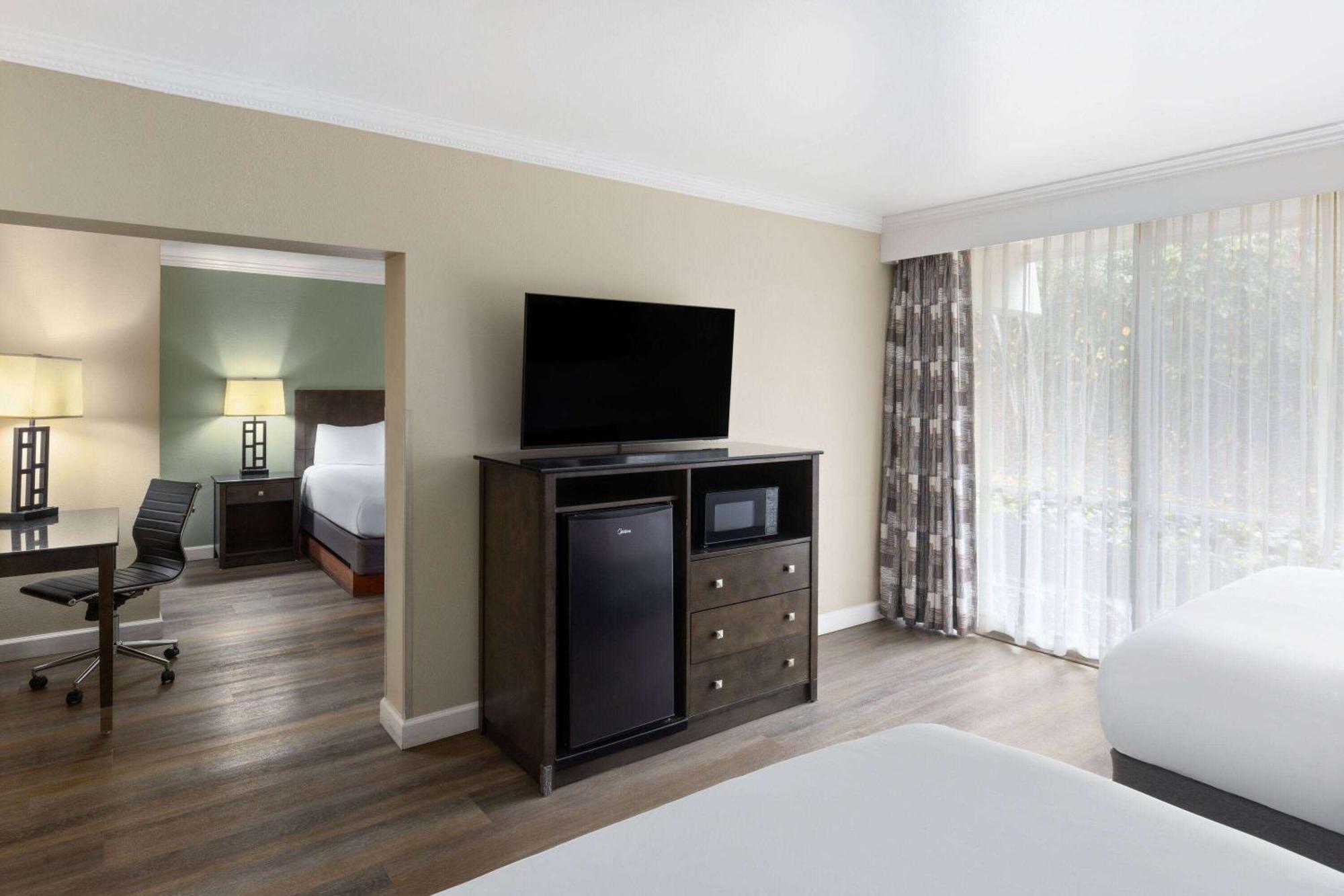 Travelodge By Wyndham Monterey Bay Exterior photo