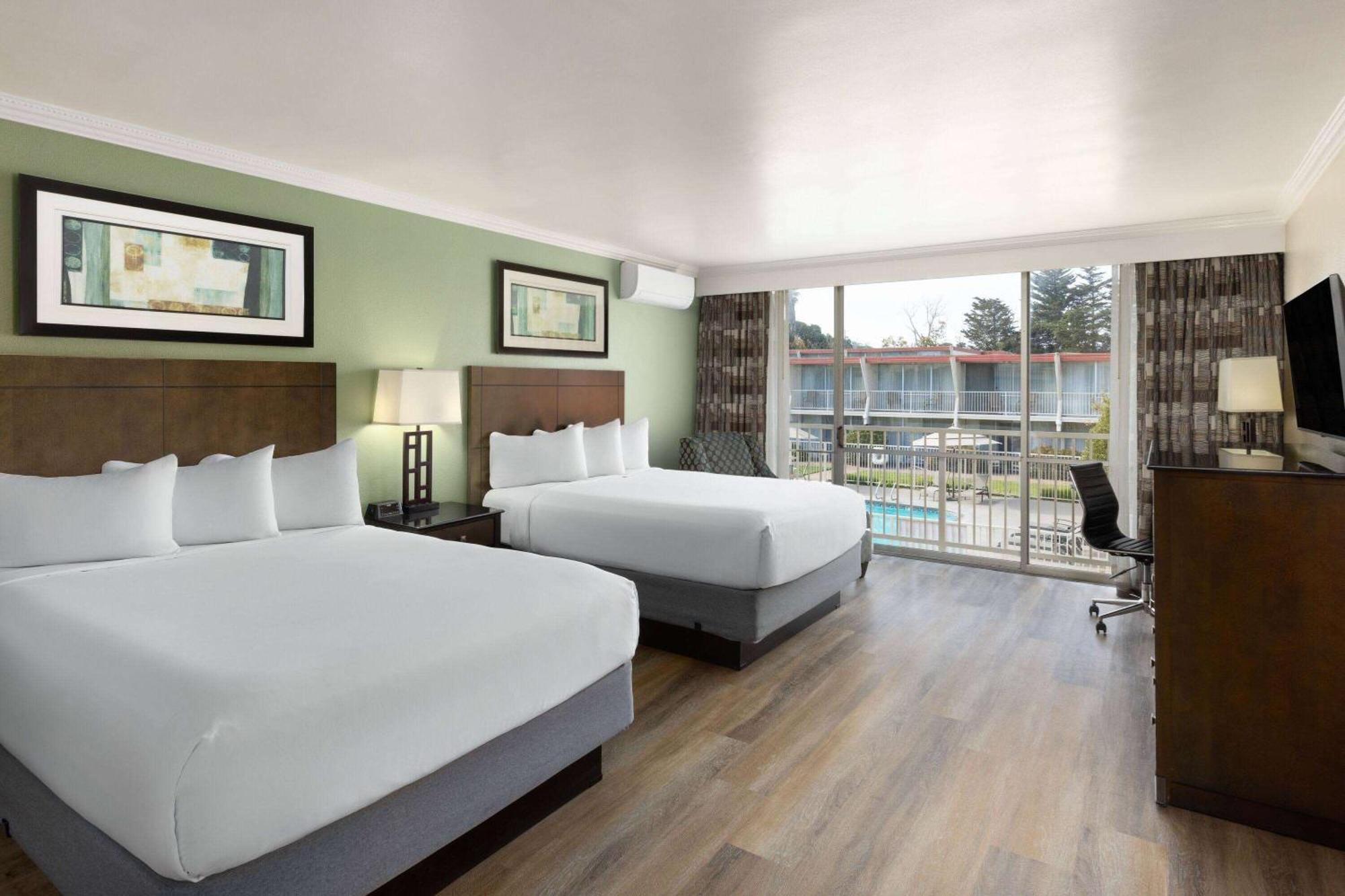 Travelodge By Wyndham Monterey Bay Exterior photo