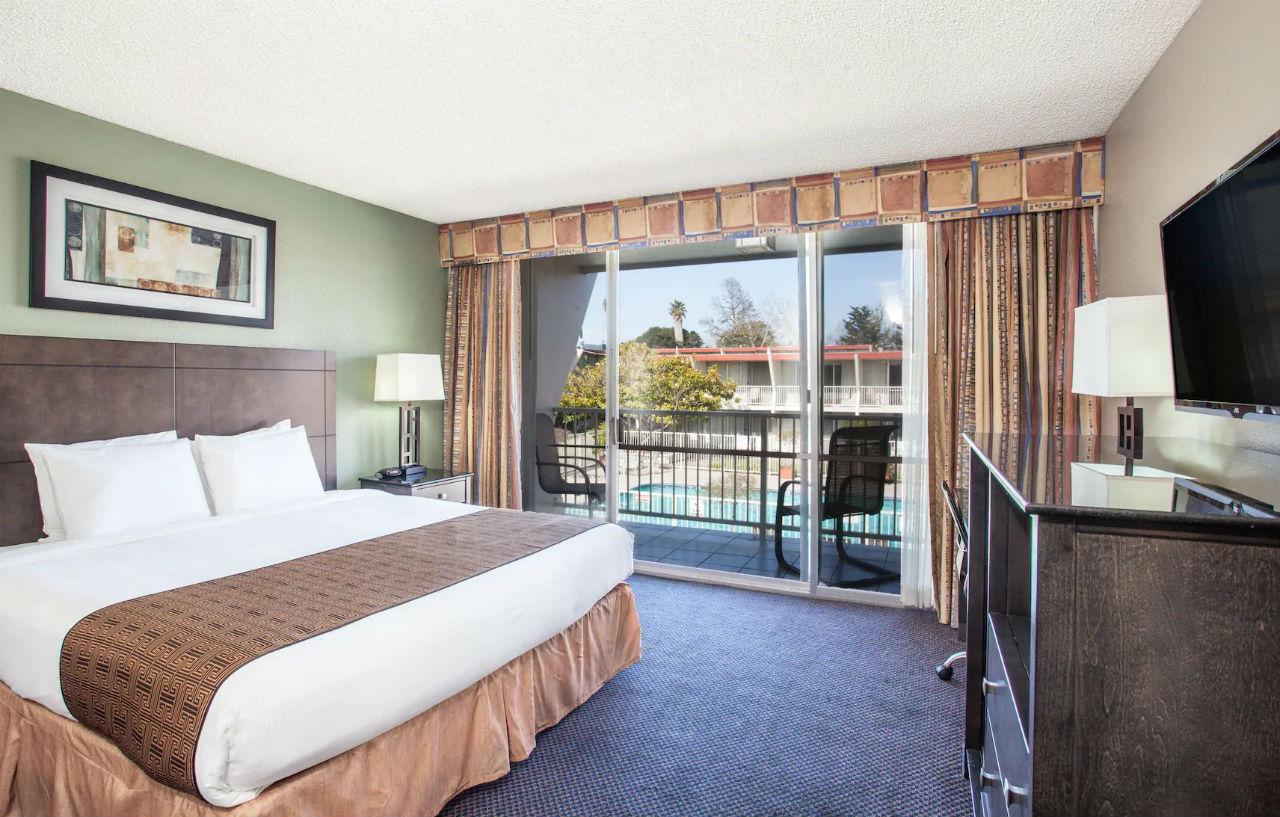 Travelodge By Wyndham Monterey Bay Exterior photo