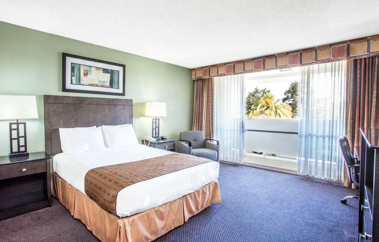 Travelodge By Wyndham Monterey Bay Exterior photo